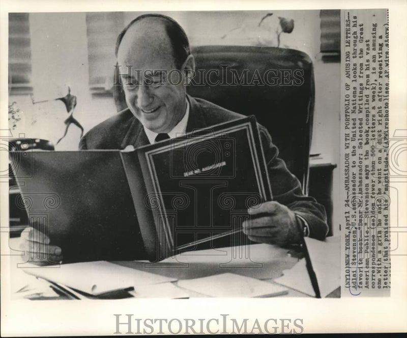 Load image into Gallery viewer, 1964 Press Photo Adlai Stevenson looks through his book of amusing letters
