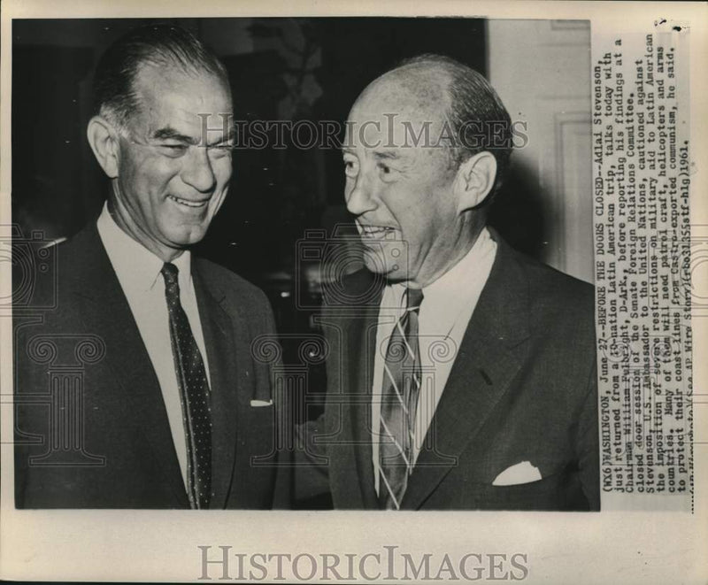 Load image into Gallery viewer, 1961 Press Photo Adlai Stevenson and Senator Fulbright talk in Washington
