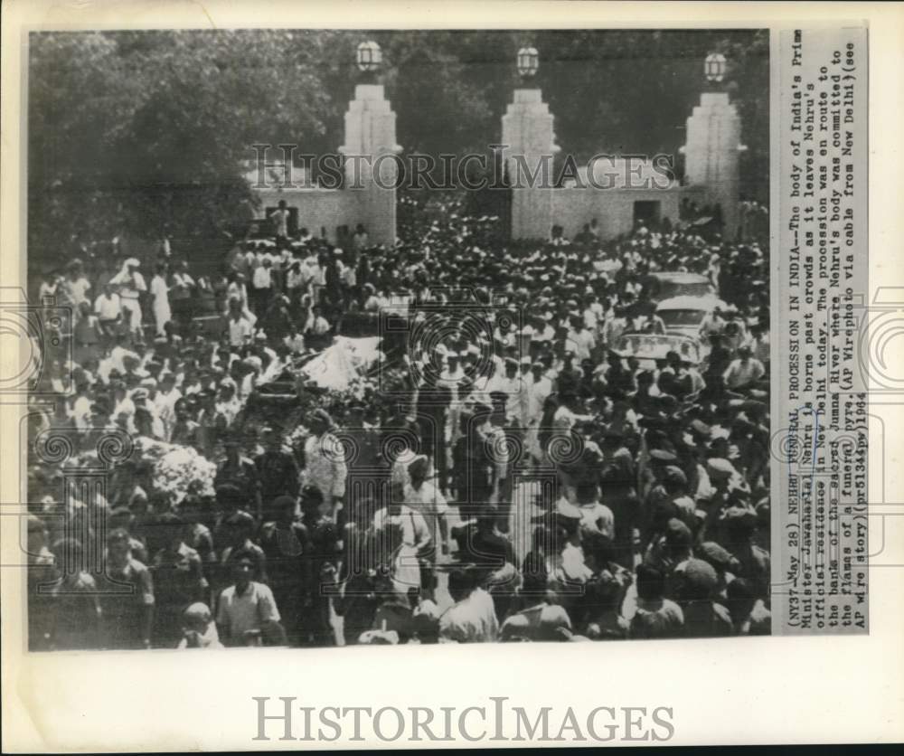 1964 Press Photo India&#39;s Prime Minister Nehru&#39;s body borne past New Delhi crowds