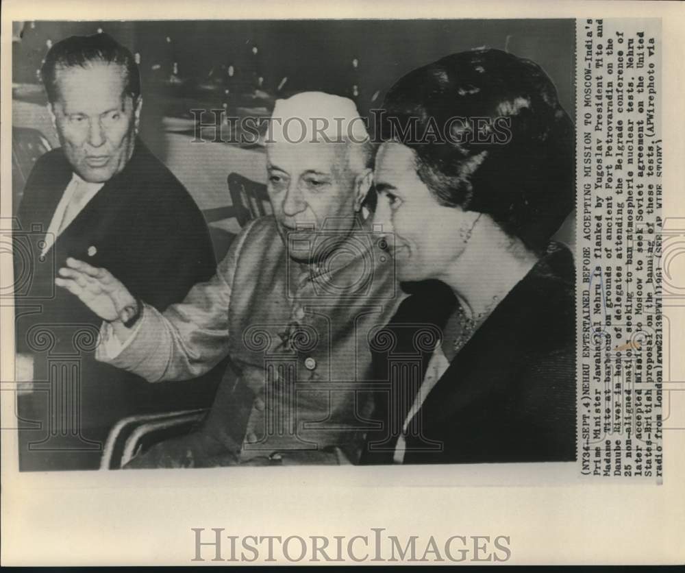1961 Press Photo India's Nehru with President and Madame Tito at Belgrade BBQ
