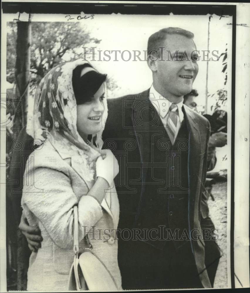 1966 Press Photo Luci Johnson and Pat Nugent arrive at St. Barnabas Episcopal