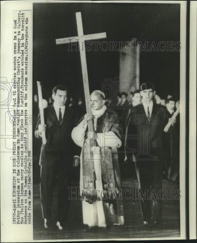 1966 Press Photo Pope Paul VI in Good Friday ceremony at Colosseum in Rome