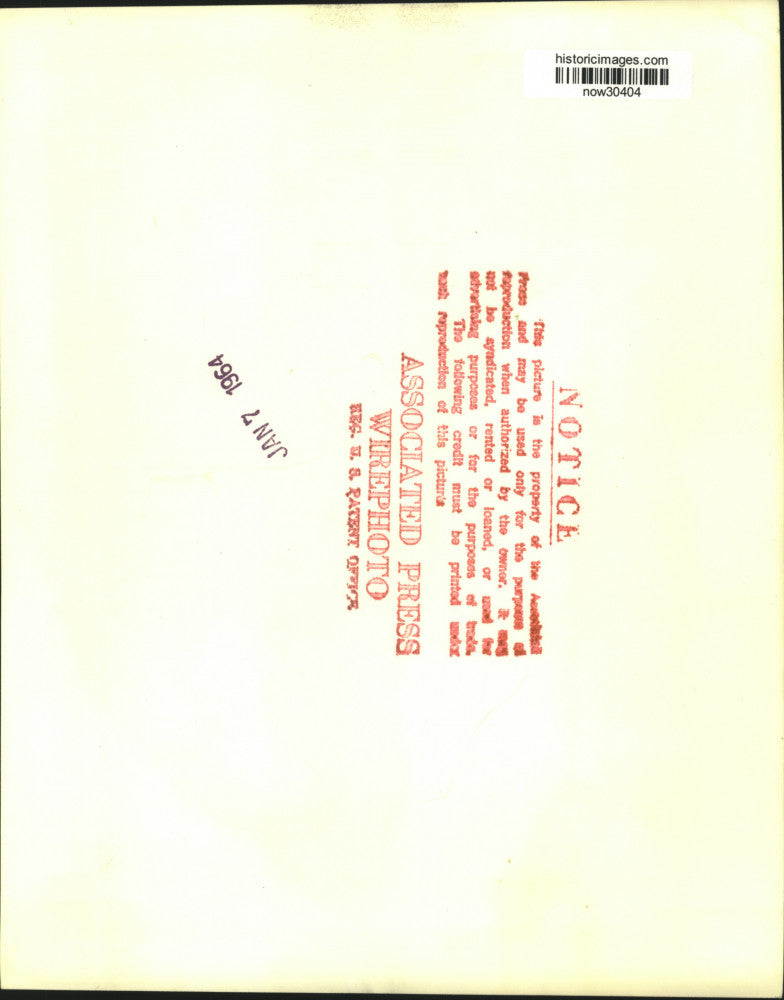 1964 Press Photo Pope Paul VI helped to Sea of Galilee edge in Israel