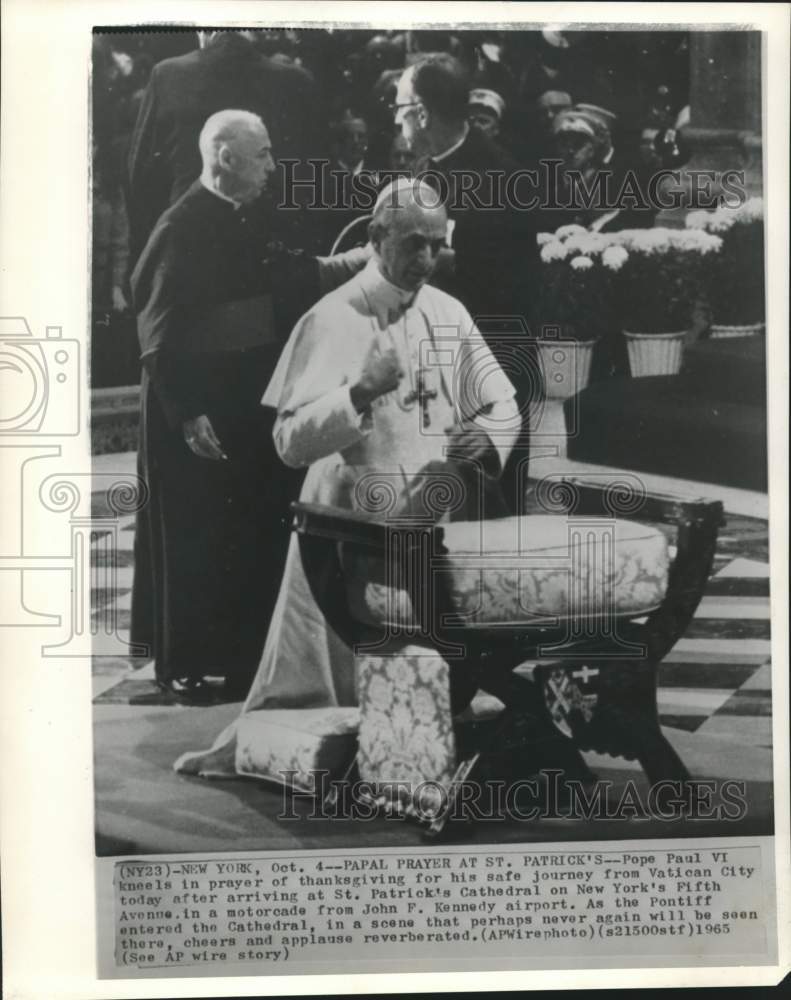 Load image into Gallery viewer, 1965 Press Photo Pope Paul VI gives papal prayer at New York's St. Patrick's
