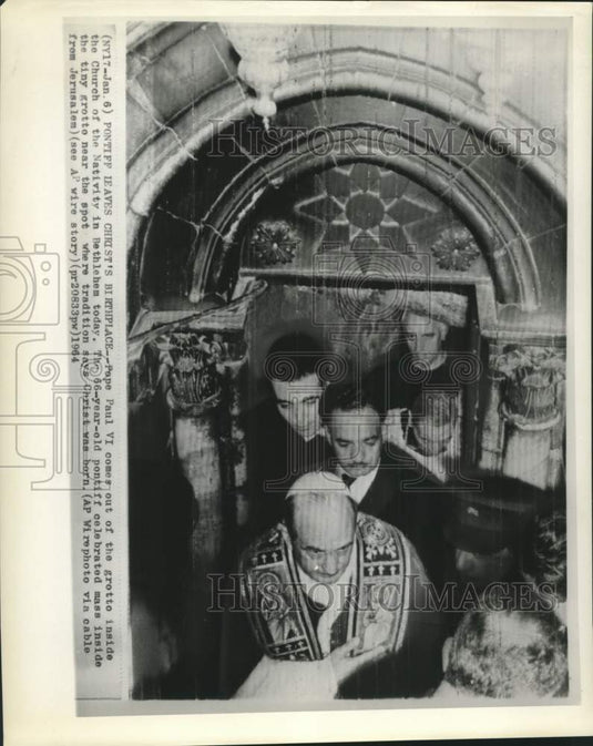 1964 Press Photo Pope Paul VI leaves grotto of Church of Nativity in Bethlehem