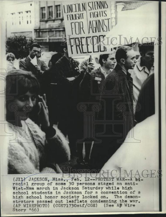 1966 Press Photo Anti-Vietnam protestors at Jackson high school honor ceremony