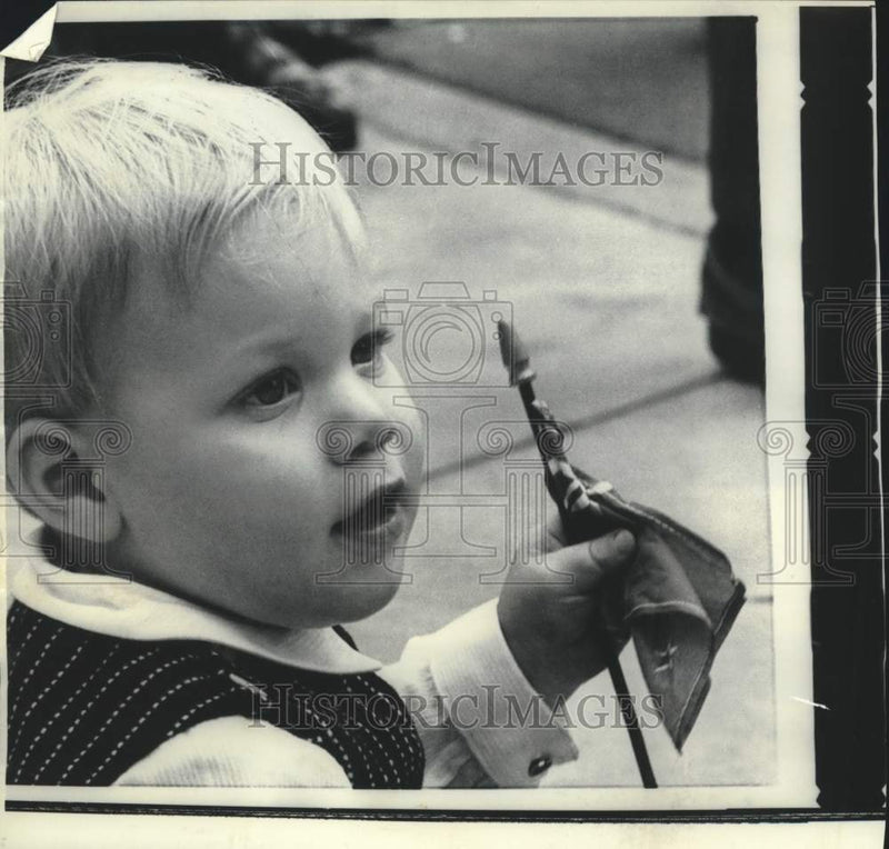 Load image into Gallery viewer, 1968 Press Photo Lyn Nugent during White House welcoming ceremonies for Holyoake
