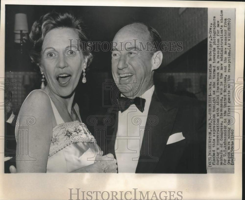 Load image into Gallery viewer, 1960 Press Photo Senator Neuberger and Stevenson chat at Washington reception
