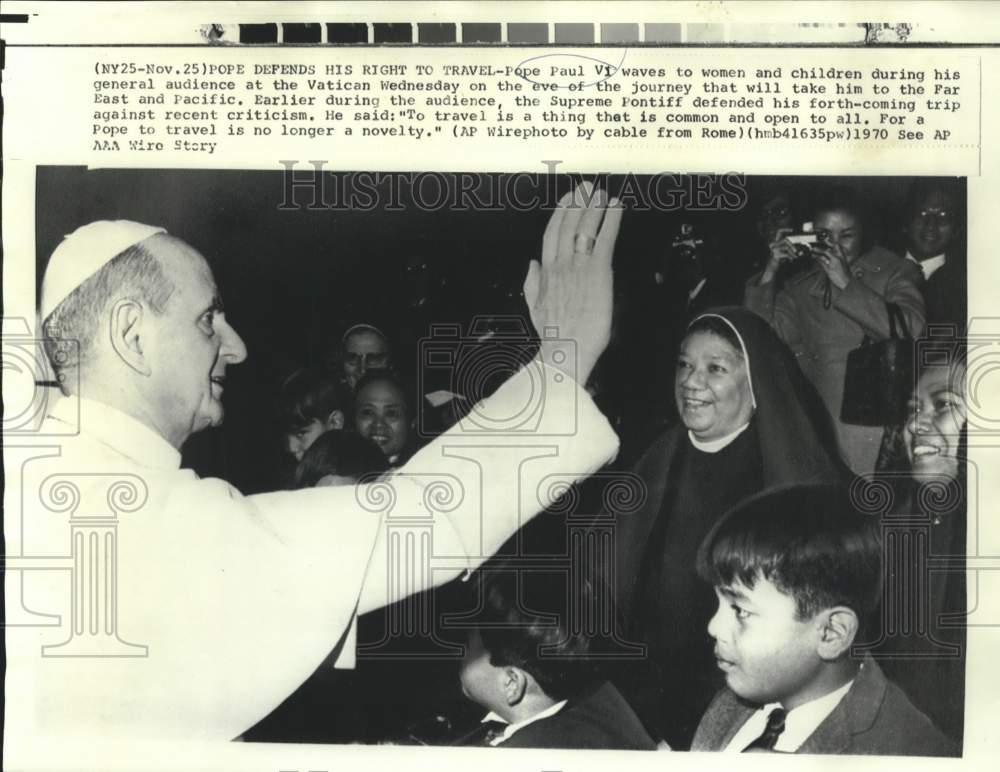 1970 Press Photo Pope Paul VI waves during Vatican general audience - now30977