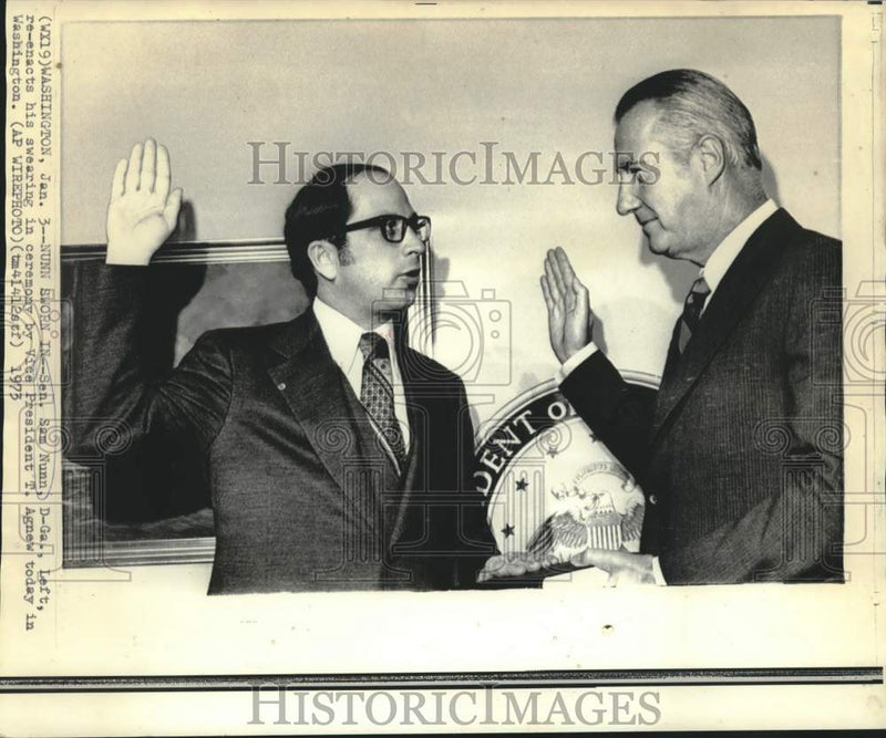 Load image into Gallery viewer, 1973 Press Photo Swearing-in re-enactment of Sam Nunn by Vice President Agnew
