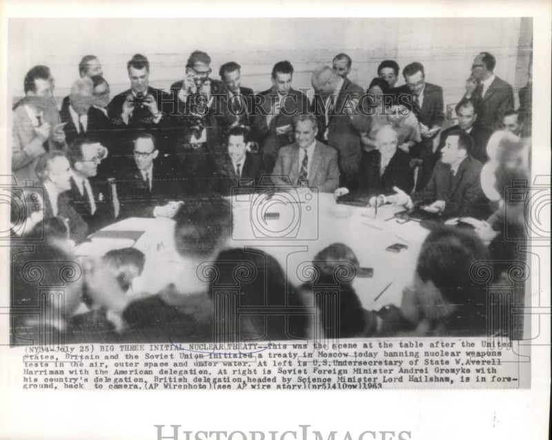 Load image into Gallery viewer, 1963 Press Photo Big Three initial nuclear test ban treaty in Moscow - now31037
