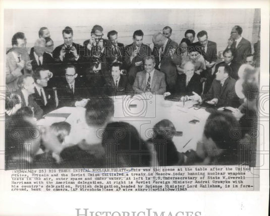 1963 Press Photo Big Three initial nuclear test ban treaty in Moscow - now31037