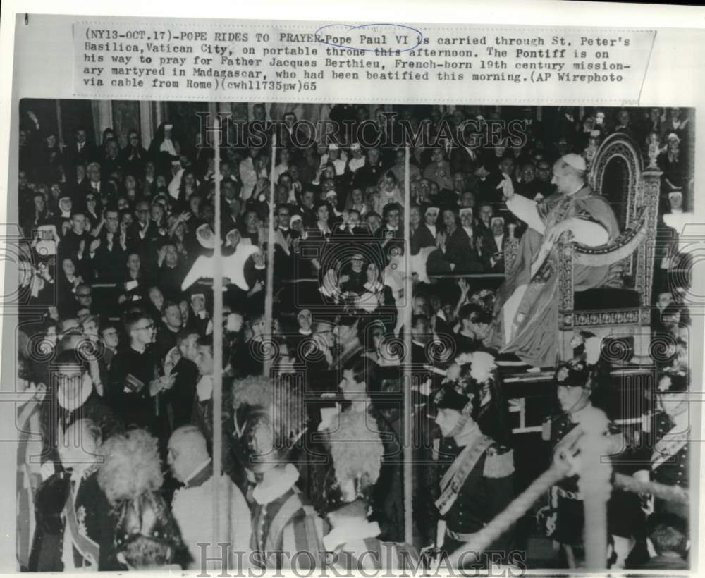 1965 Press Photo Pope Paul VI carried through St. Peter&#39;s Basilica, Vatican City- Historic Images