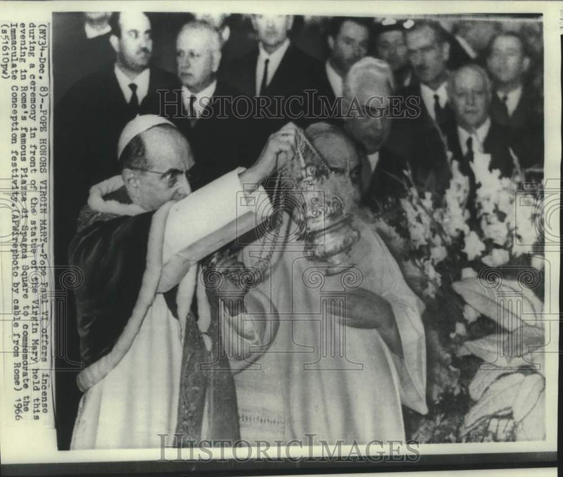 Load image into Gallery viewer, 1966 Press Photo Pope Paul VI during ceremony at Virgin Mary statue in Rome
