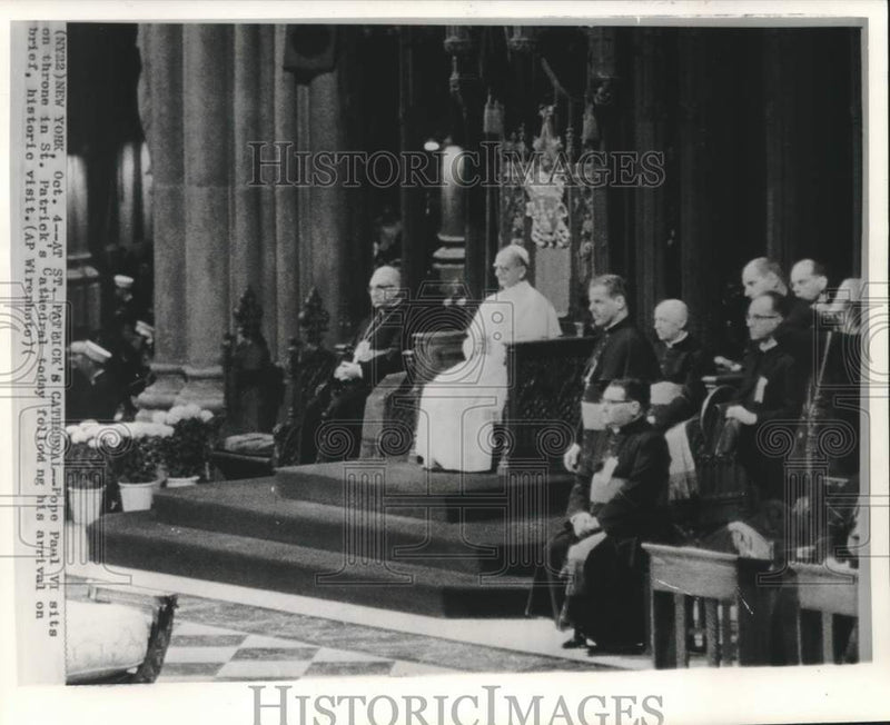 Load image into Gallery viewer, 1965 Press Photo Pope Paul VI on throne at New York's St. Patrick's Cathedral
