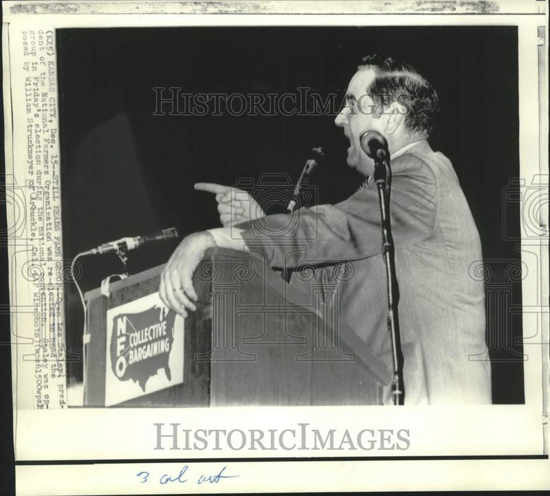 Load image into Gallery viewer, 1972 Press Photo National Farmers Organization Oren Staley in Kansas City

