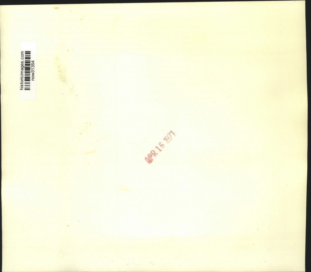 1971 Press Photo AP reporter John Roderick with Ching-hua University students