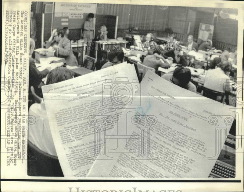 Load image into Gallery viewer, 1974 Press Photo "White Papers" released regarding ITT Anti-trust decision
