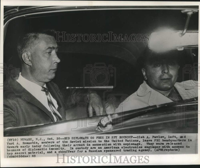 Load image into Gallery viewer, 1963 Press Photo Soviet diplomats Pavlov and Romashin leave NJ FBI headquarters
