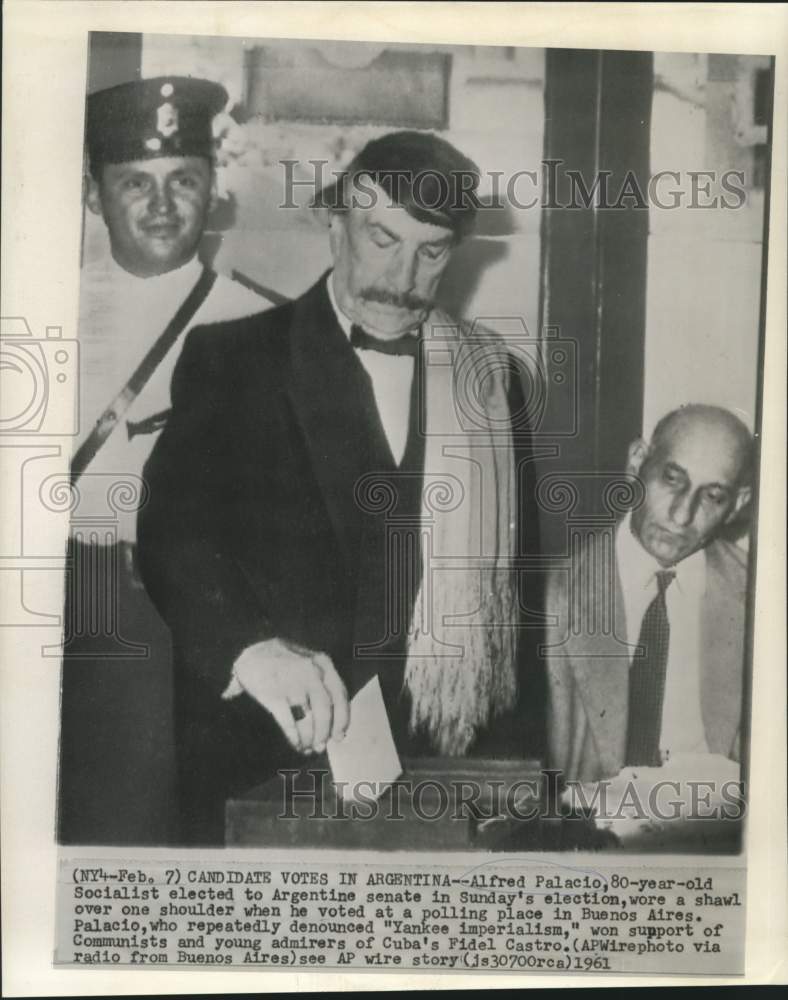1961 Press Photo Socialist candidate Alfred Palacio, 80, votes in Buenos Aires