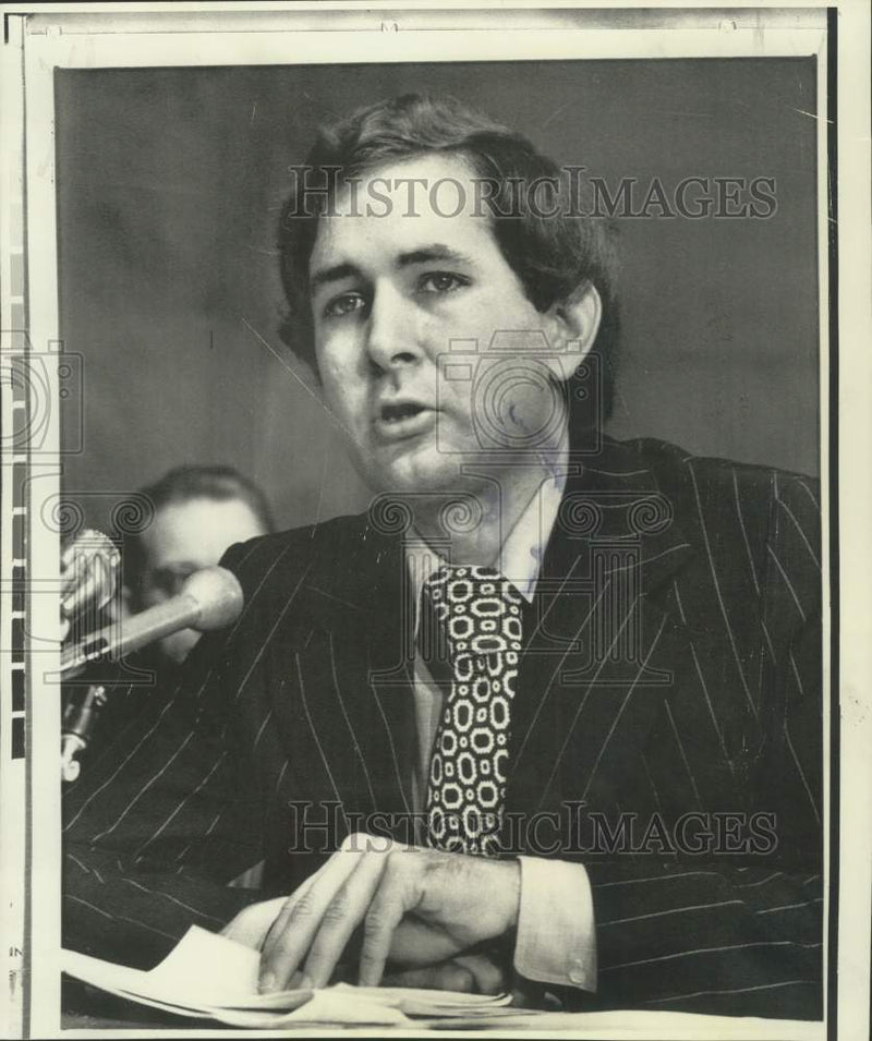 Load image into Gallery viewer, 1973 Press Photo Former McGovern aide Richard Stearns at Watergate hearing
