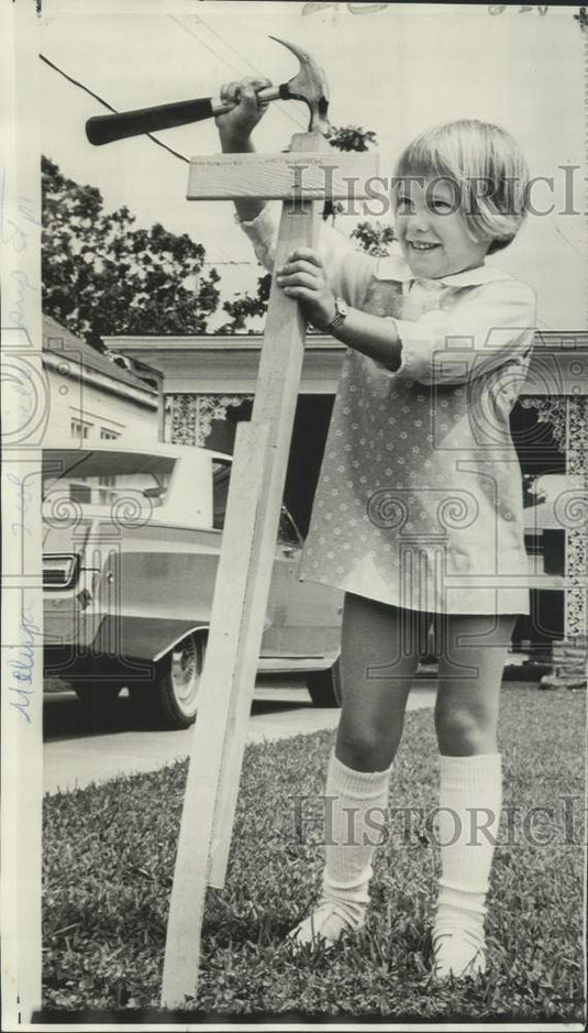 1970 Press Photo Melissa Parker plants sign on grandparents' Lake Charles lawn