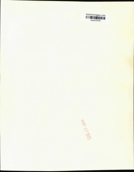 1975 Press Photo Mrs. Pastrano embraces her husband on his return, New Orleans.