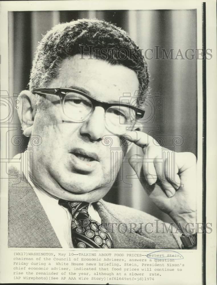 1974 Press Photo Economic adviser Herbert Stein at White House news briefing