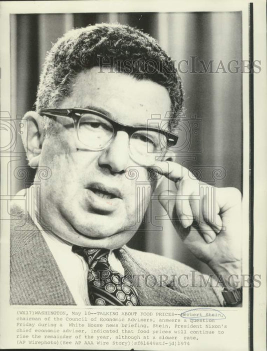 1974 Press Photo Economic adviser Herbert Stein at White House news briefing