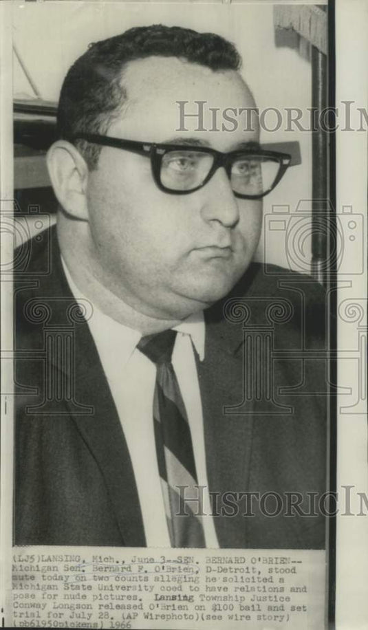 1966 Press Photo Michigan Senator O'Brien stands mute as charges read in Lansing