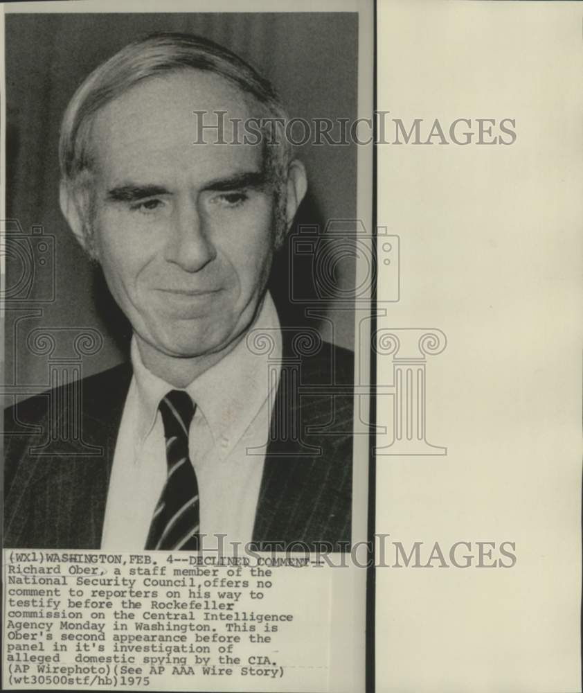 1975 Press Photo Richard Ober offers no comment to reporters in Washington