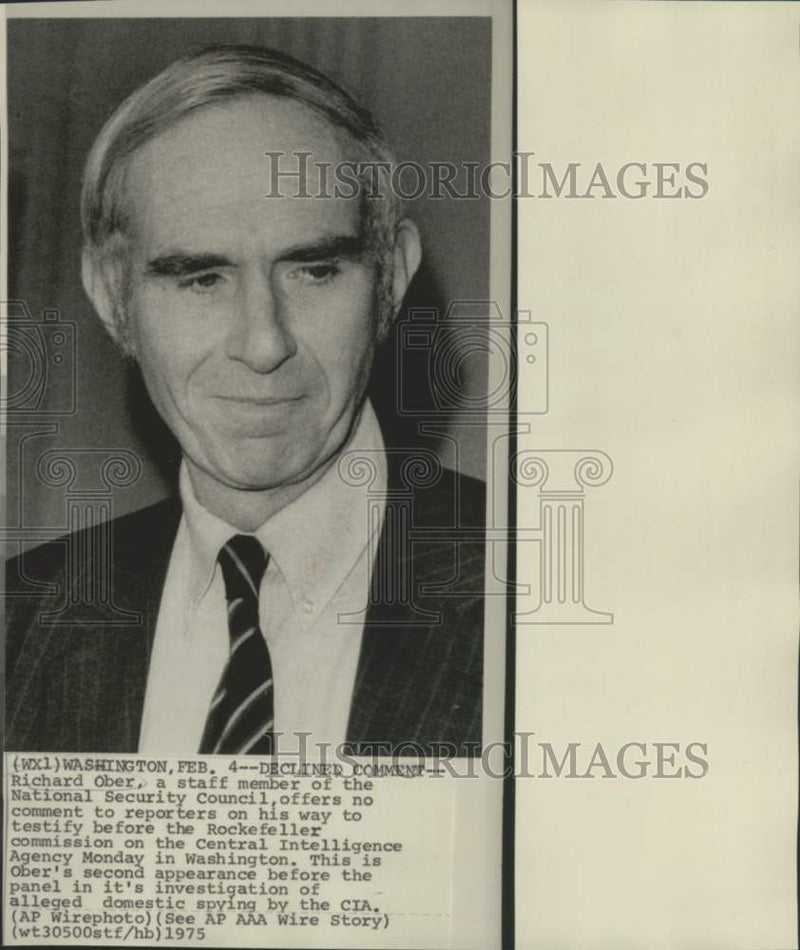 Load image into Gallery viewer, 1975 Press Photo Richard Ober offers no comment to reporters in Washington
