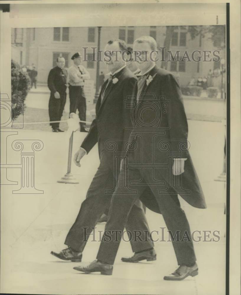 1966 Press Photo Patrick and Gerard Nugent arrive at Shrine of Immaculate church
