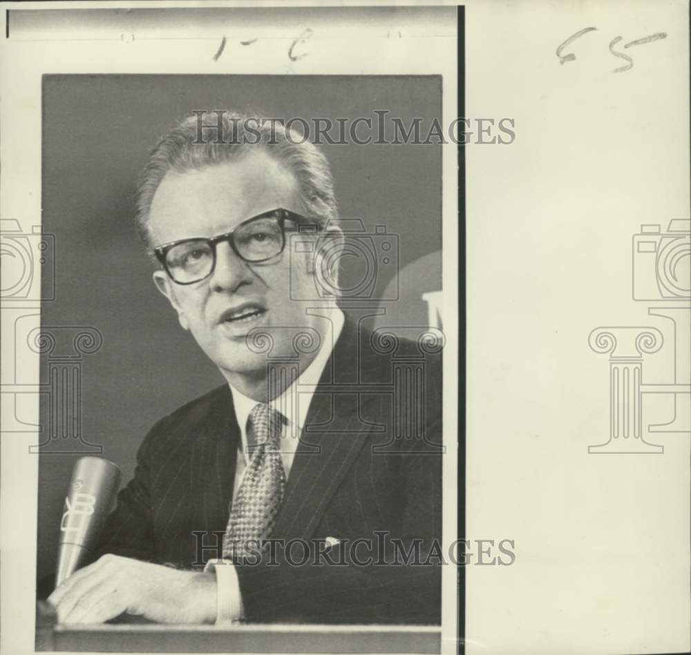 1970 Press Photo Democratic National party chairman Lawrence O'Brien interviewed