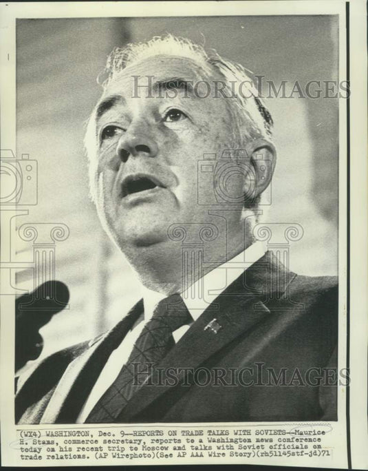 1971 Press Photo Commerce Secretary Maurice Stans at Washington news conference