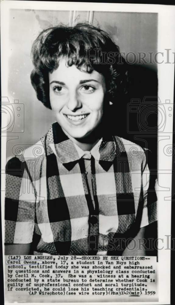 1959 Press Photo Carol Owens testifies at hearing of teacher Cecil Cook of CA