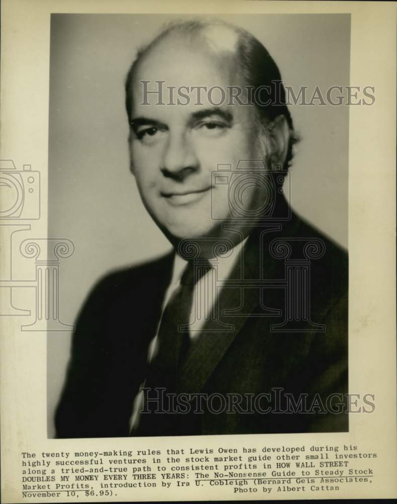 Load image into Gallery viewer, Press Photo Writer Lewis Owen of stock market money making rules book.
