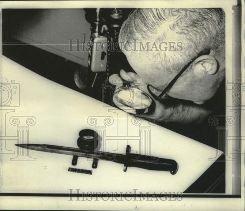 Load image into Gallery viewer, 1966 Press Photo Sgt, Havilland examines bayonet recovered from Lake Michigan
