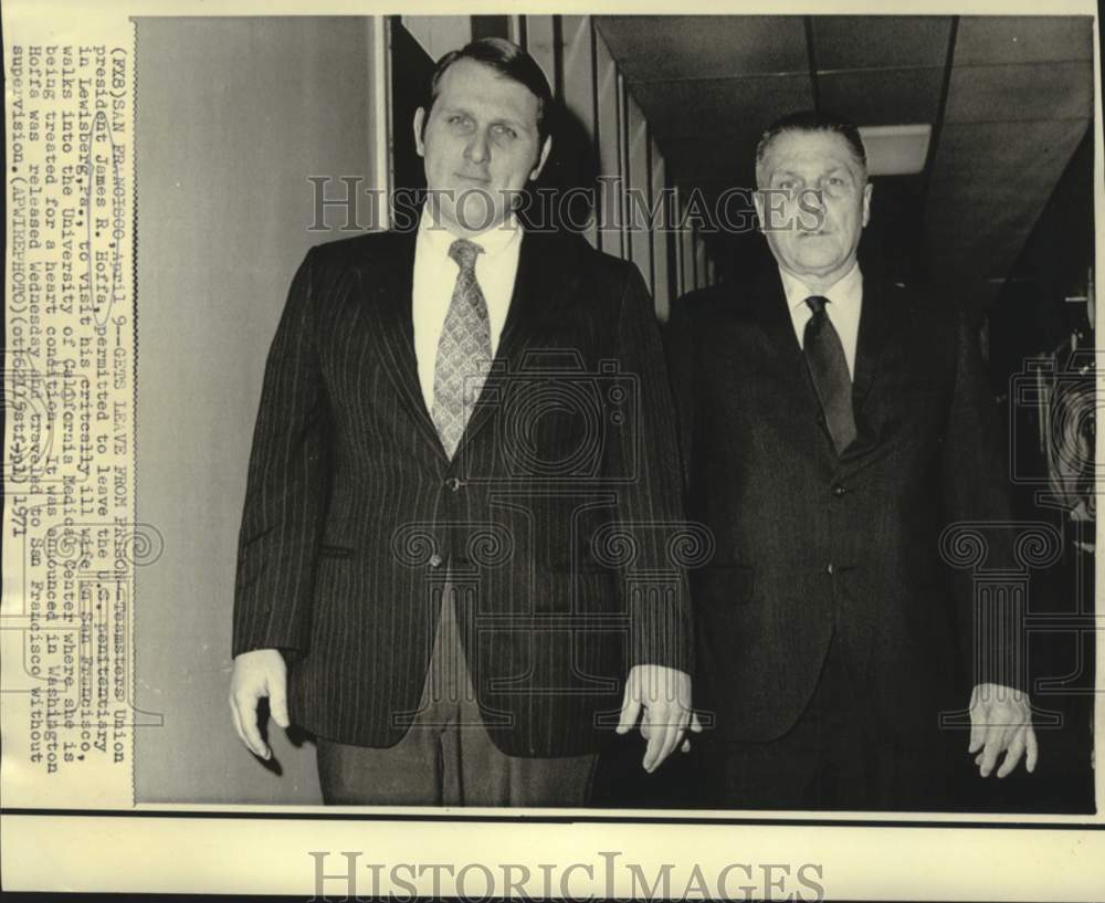 1971 Press Photo James Hoffa gets prison leave to visit wife in CA hospital