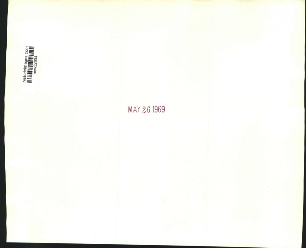 1969 Press Photo General Motors stockholder Mott and Roche chat in Detroit