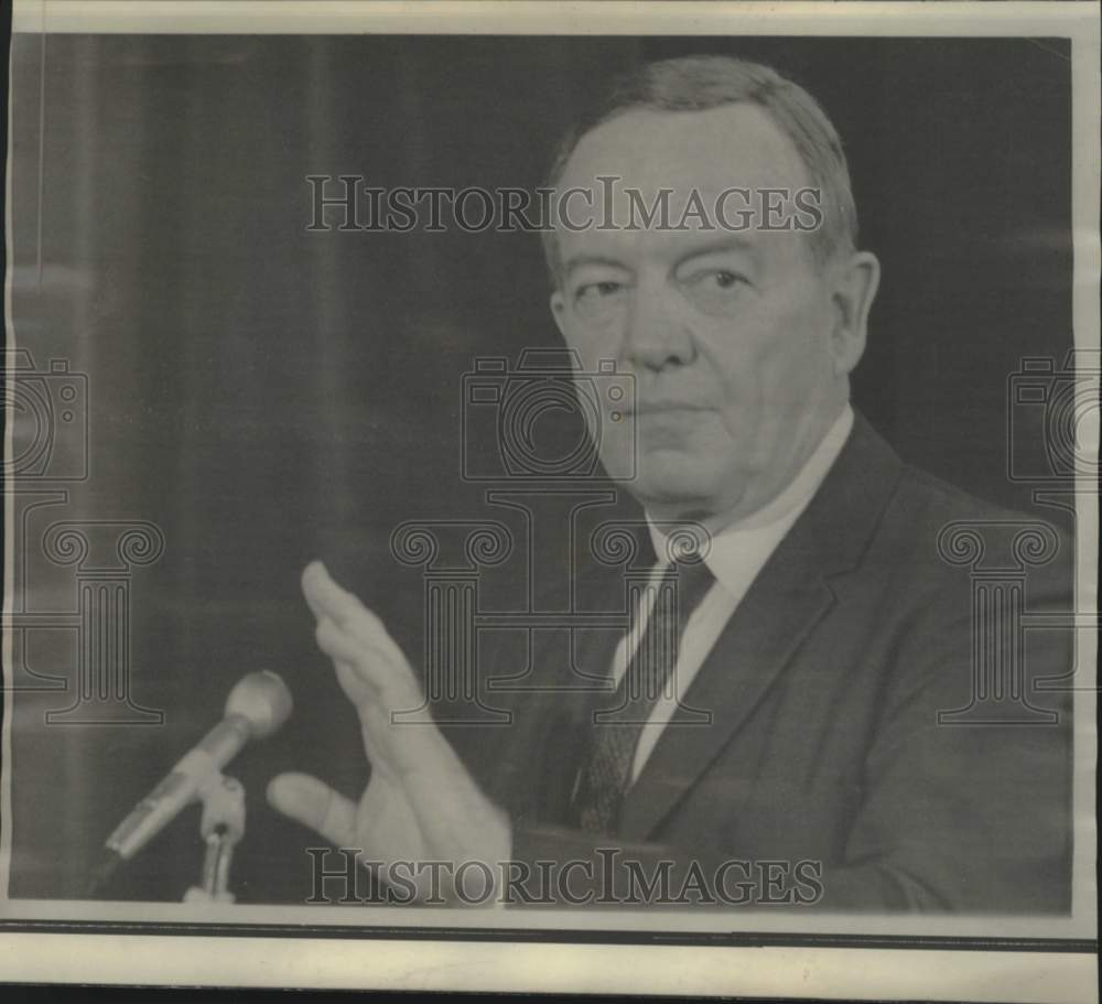 1968 Press Photo Harold Stassen challenges Nixon and Rocky to debate - now32636