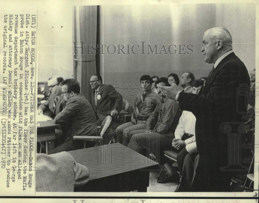 1970 Press Photo Baton Rouge District Attorney Pitcher has floor for Mafia probe