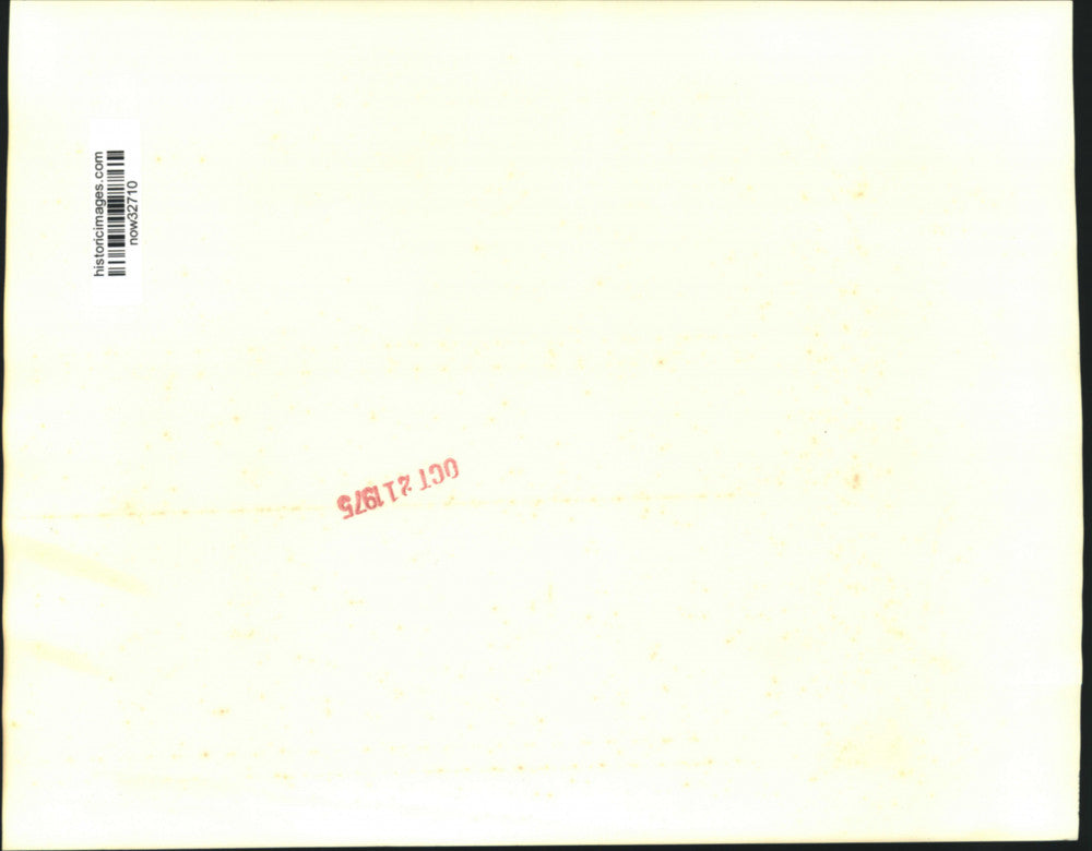 1975 Press Photo Commerce Assistant Secretary James Pate briefs newsmen in D.C.