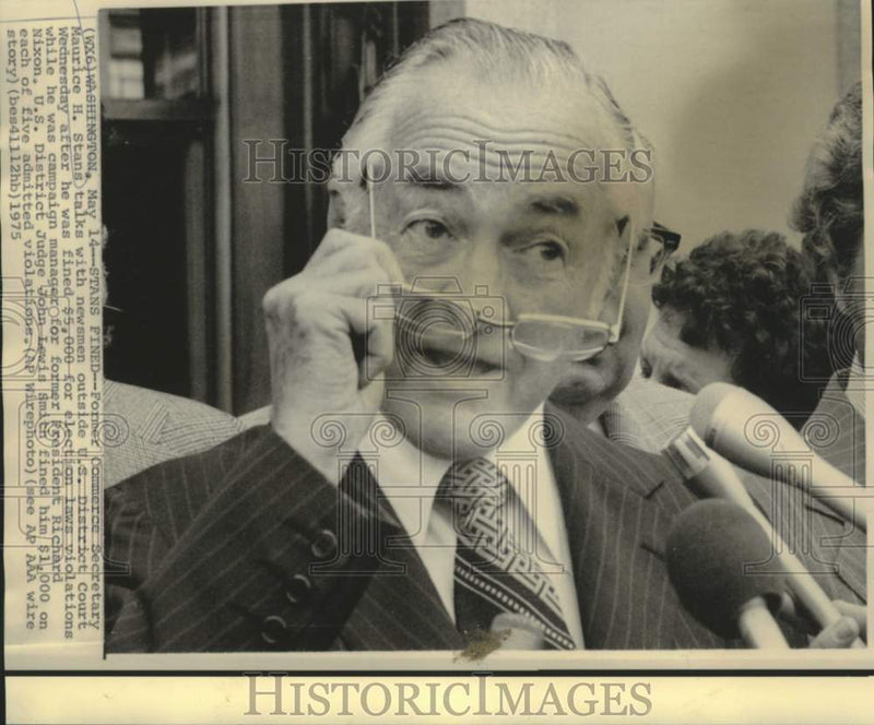 Load image into Gallery viewer, 1975 Press Photo Maurice Stans with newsmen outside U.S. District Court
