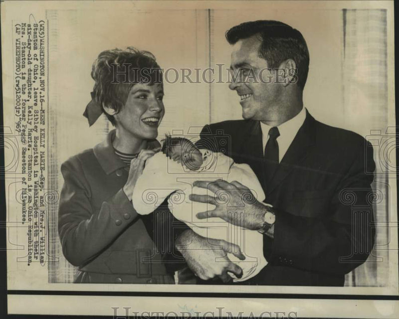 Load image into Gallery viewer, 1967 Press Photo Representative &amp; Mrs. Stanton leave hospital with new daughter
