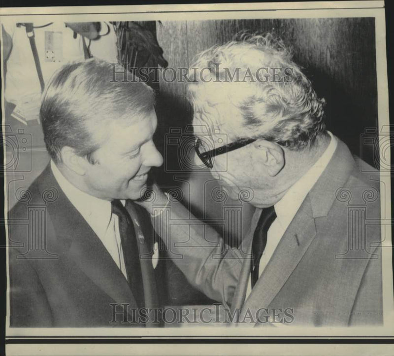 Load image into Gallery viewer, 1968 Press Photo Senators Percy and Dirksen meet at GOP convention in Florida
