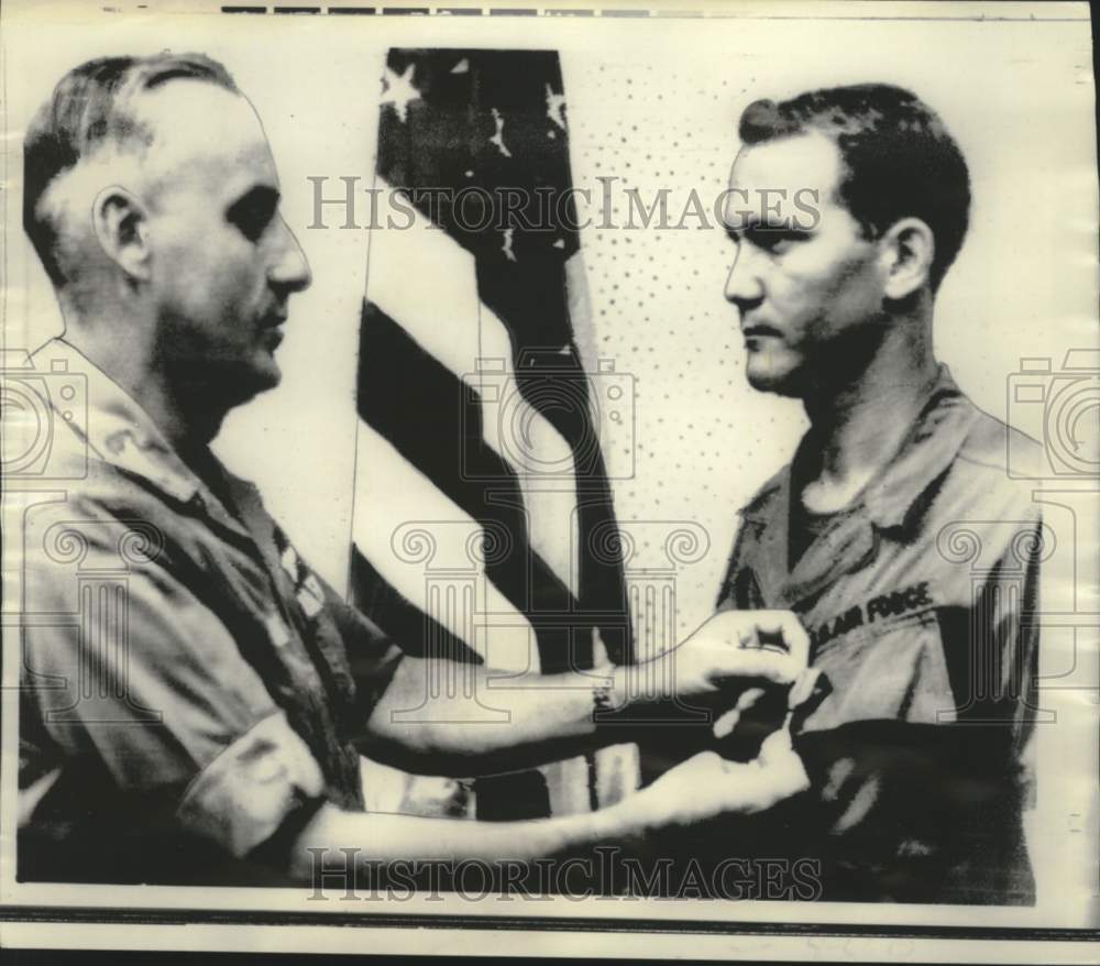 1968 Press Photo Airman 1/C Patrick Nugent received Air Medal from Colonel Pauly