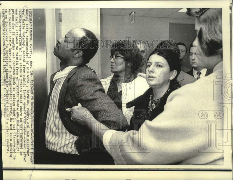 Load image into Gallery viewer, 1971 Press Photo Frank Nubin leaves state prison office with wife and attorney
