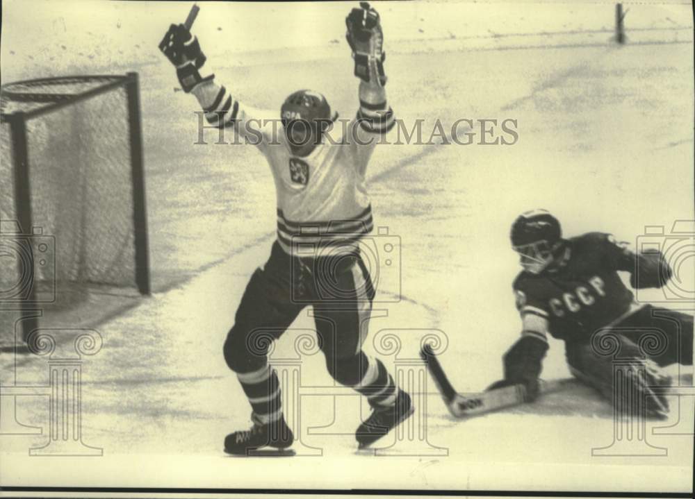 1976 Press Photo Czech Bonuslav Stastny rejoices temporary happiness before loss- Historic Images