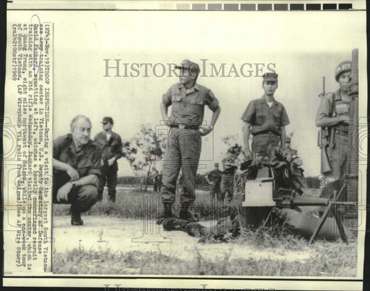 1969 Press Photo David Packard inspects South Vietnamese training center